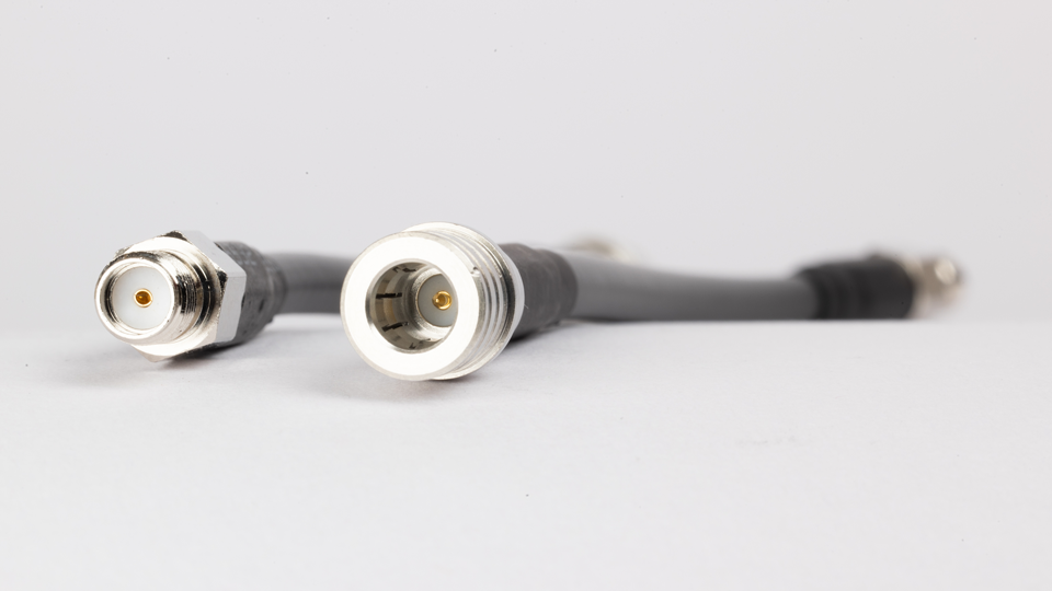 Peplink QMA (m)-to-SMA (f) adapters (Pack of 4)